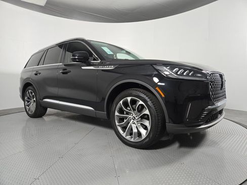 New 2026 Lincoln Aviator AWD image 2