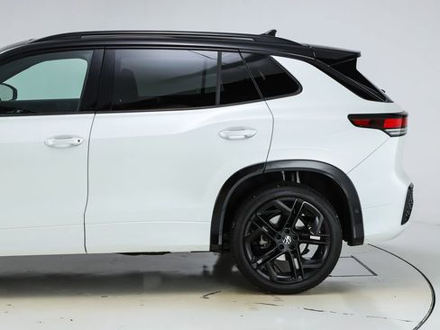 New 2026 Volkswagen Tiguan SE R-Line image 4