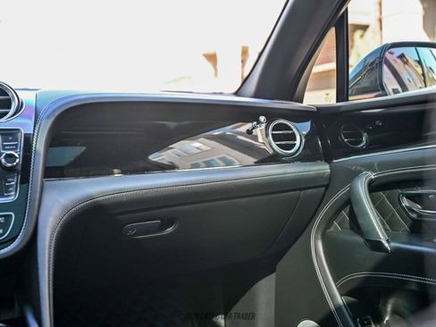Used 2018 Bentley Bentayga image 78