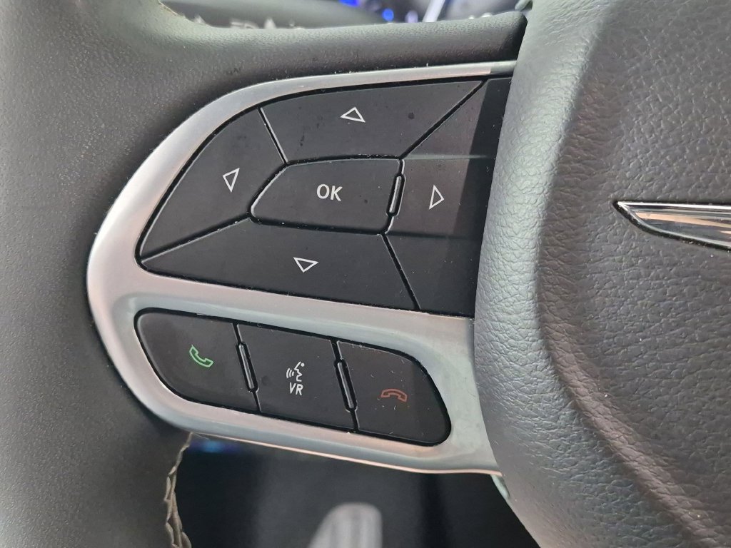 Used 2025 Chrysler Pacifica Select FWD image 18