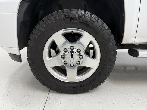 Used 2013 Chevrolet Silverado 2500 LTZ w/ LTZ Plus Package image 11