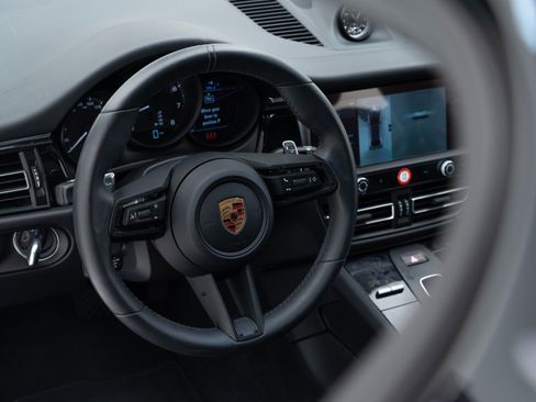 Certified 2026 Porsche Macan AWD/4WD image 19
