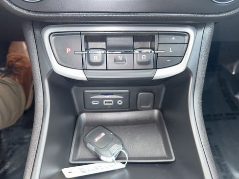 Used 2024 GMC Terrain SLT image 38