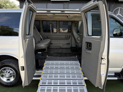 Used 2014 Chevrolet Express 2500 LT w/ LT Preferred Equipment Group RWD image 13
