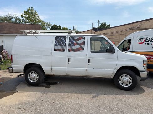 Used 2013 Ford E-250 and Econoline 250 w/ Commercial Cargo Van Pkg RWD image 4
