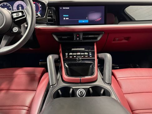 Certified 2025 Porsche Cayenne S AWD/4WD image 19