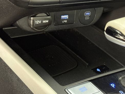 Used 2024 Hyundai Elantra Limited FWD image 37