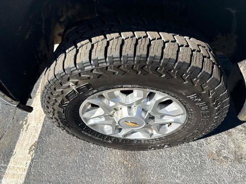 Used 2022 Chevrolet Silverado 2500 LT w/ Convenience Package image 11