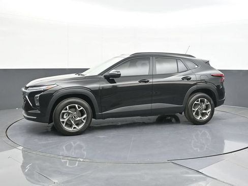 New 2026 Chevrolet Trax LT w/ Driver Confidence Package FWD image 5