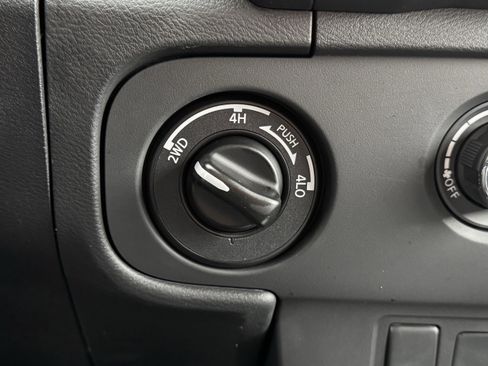 Certified 2025 Nissan Frontier SV image 30