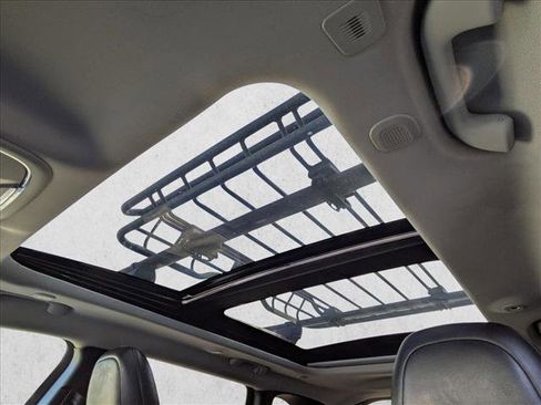 Used 2019 Jeep Cherokee Limited w/ Luxury Group image 16