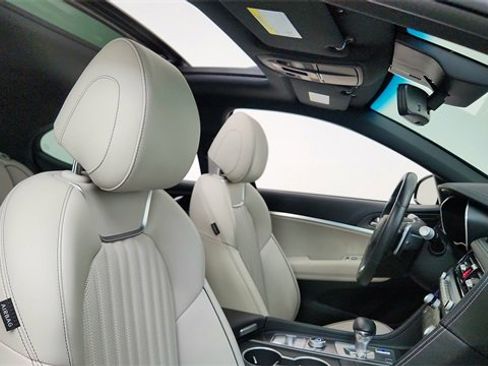 Used 2025 Genesis G70 2.5T w/ Sport Prestige Package image 21