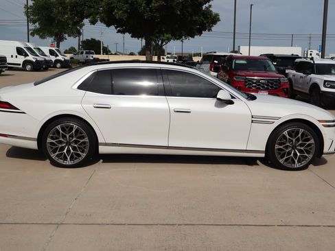 Used 2023 Genesis G90 3.5T AWD/4WD image 2