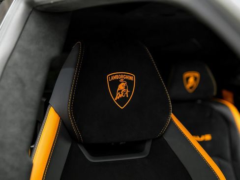 Used 2023 Lamborghini Urus Performante AWD/4WD image 43