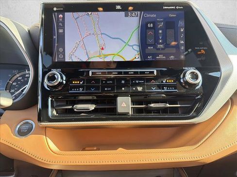 Used 2021 Toyota Highlander Platinum image 19