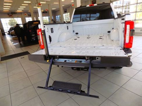 Used 2025 Ford F350 Lariat w/ Lariat Ultimate Package AWD/4WD image 13