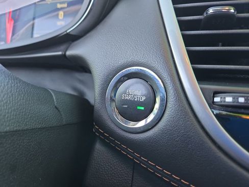 Used 2022 Chevrolet Trax LT w/ LT Convenience Package image 20