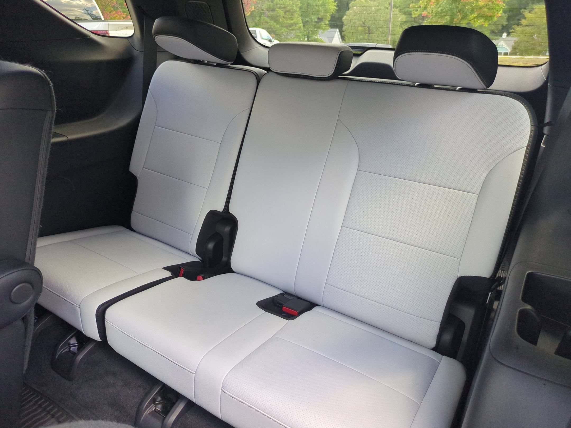 Used 2025 Chevrolet Traverse High Country FWD image 30