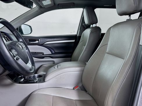 Used 2019 Toyota Highlander XLE AWD/4WD image 11