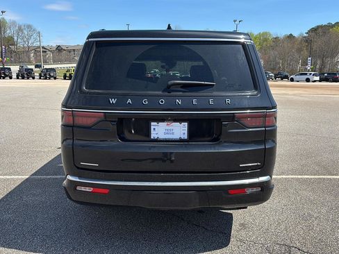Used 2023 Jeep Wagoneer L Series III w/ Premium Group I image 4