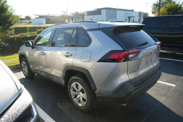 Used 2021 Toyota RAV4 LE FWD image 12