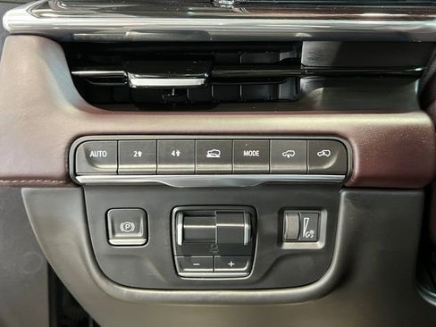 Certified 2023 Cadillac Escalade ESV Sport Platinum w/ LPO, ONYX Package AWD/4WD image 18