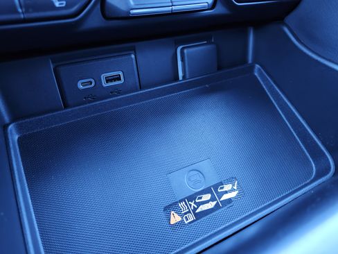 Used 2023 Chevrolet Suburban Z71 w/ Luxury Package image 11