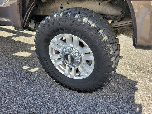 Used 2017 Ford F250 XLT w/ XLT Value Package image 8