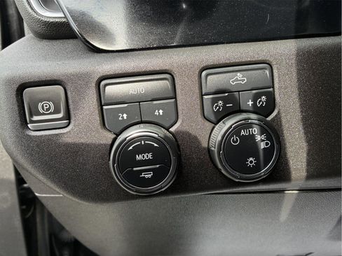 Used 2023 Chevrolet Silverado 1500 LT AWD/4WD image 18