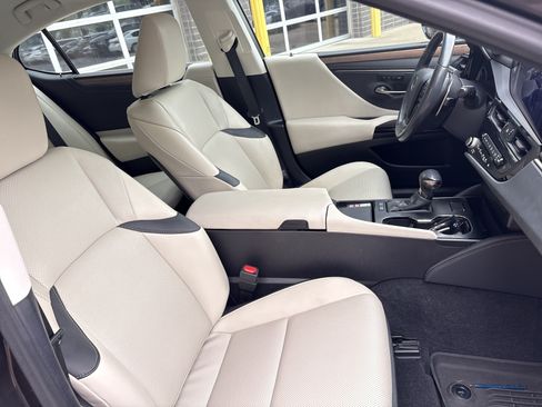 Used 2023 Lexus ES 300h w/ Premium Package FWD image 33