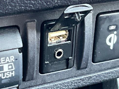 Used 2019 Toyota Tacoma TRD Sport AWD/4WD image 22