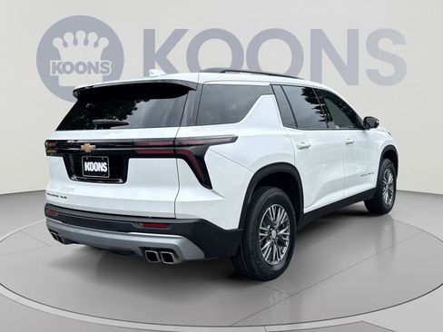 Used 2025 Chevrolet Traverse LT w/ Driver Confidence Package AWD/4WD image 7