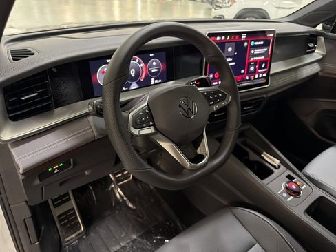 New 2026 Volkswagen Tiguan SE R-Line AWD/4WD image 15