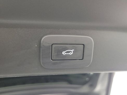 Used 2023 Jaguar F-PACE S image 9