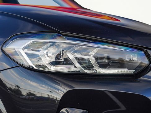 Used 2025 BMW X4 xDrive30i image 2