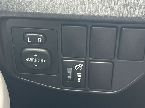 Used 2015 Toyota Prius Three image 40