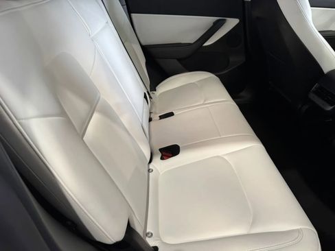 Used 2021 Tesla Model Y Long Range image 8