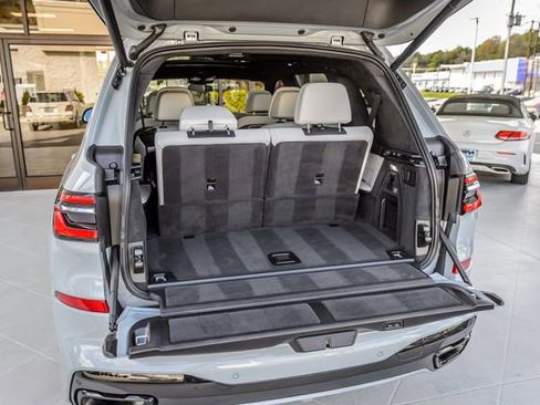 Used 2023 BMW X7 xDrive40i w/ M Sport Package image 11