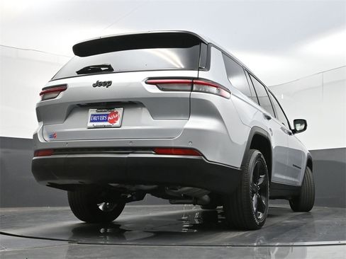 Used 2023 Jeep Grand Cherokee L Laredo image 33