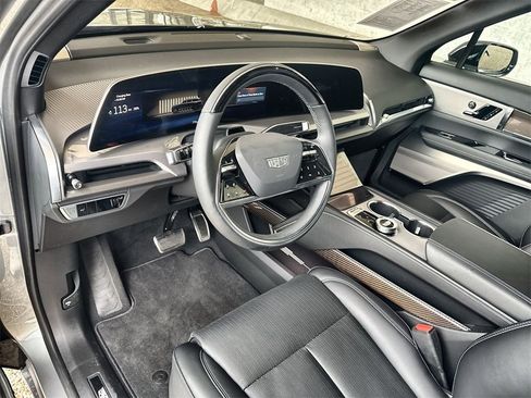 Certified 2026 Cadillac Vistiq Sport image 10