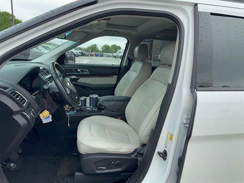 Used 2017 Ford Explorer Platinum AWD/4WD image 5