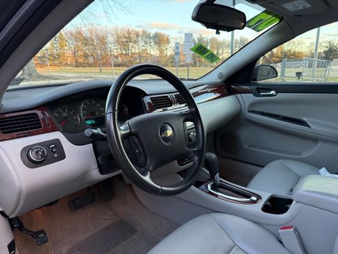 Used 2009 Chevrolet Impala LT w/ Luxury Edition Package image 8