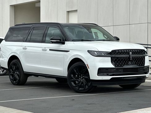 New 2026 Lincoln Navigator L Black Label AWD/4WD image 1