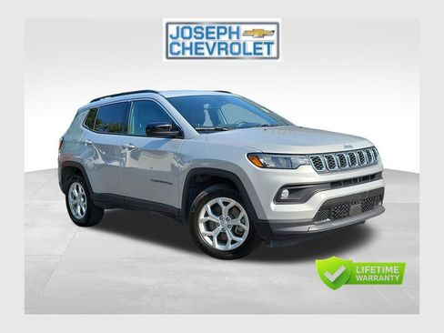 Used 2024 Jeep Compass Latitude AWD/4WD image 1