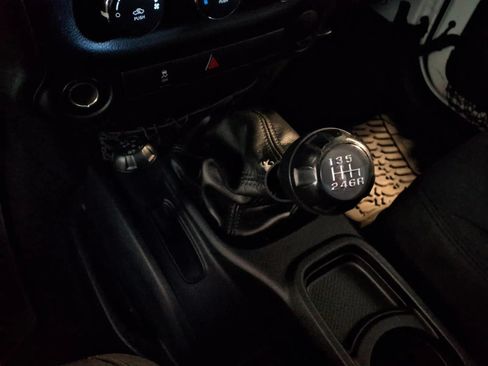 Used 2013 Jeep Wrangler Sport AWD/4WD image 16