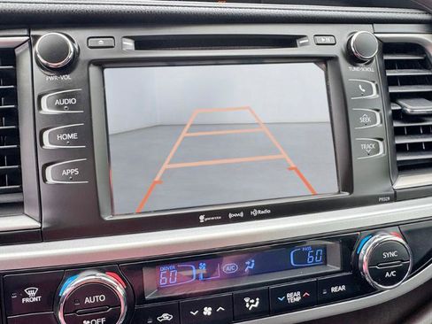 Used 2017 Toyota Highlander Plus AWD/4WD image 18