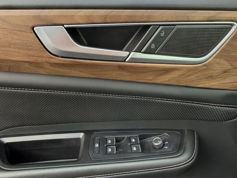 Used 2024 Volkswagen Atlas SE image 18