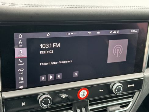 Used 2025 Porsche Macan image 21