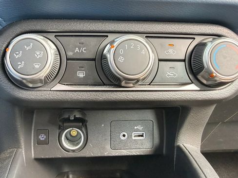 Used 2025 Nissan Versa SV FWD image 24