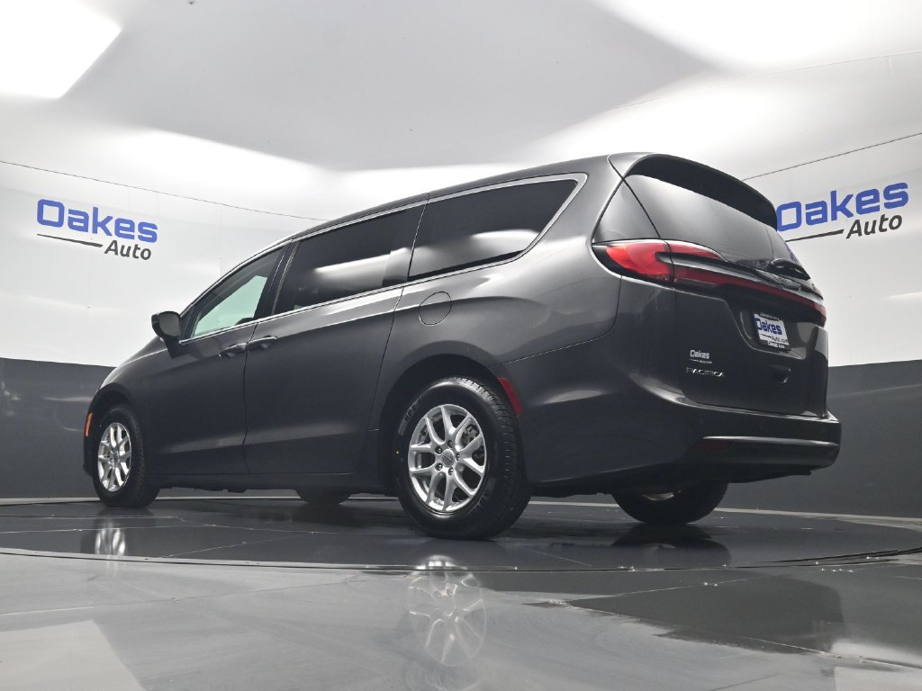 Used 2023 Chrysler Pacifica Touring-L FWD image 41
